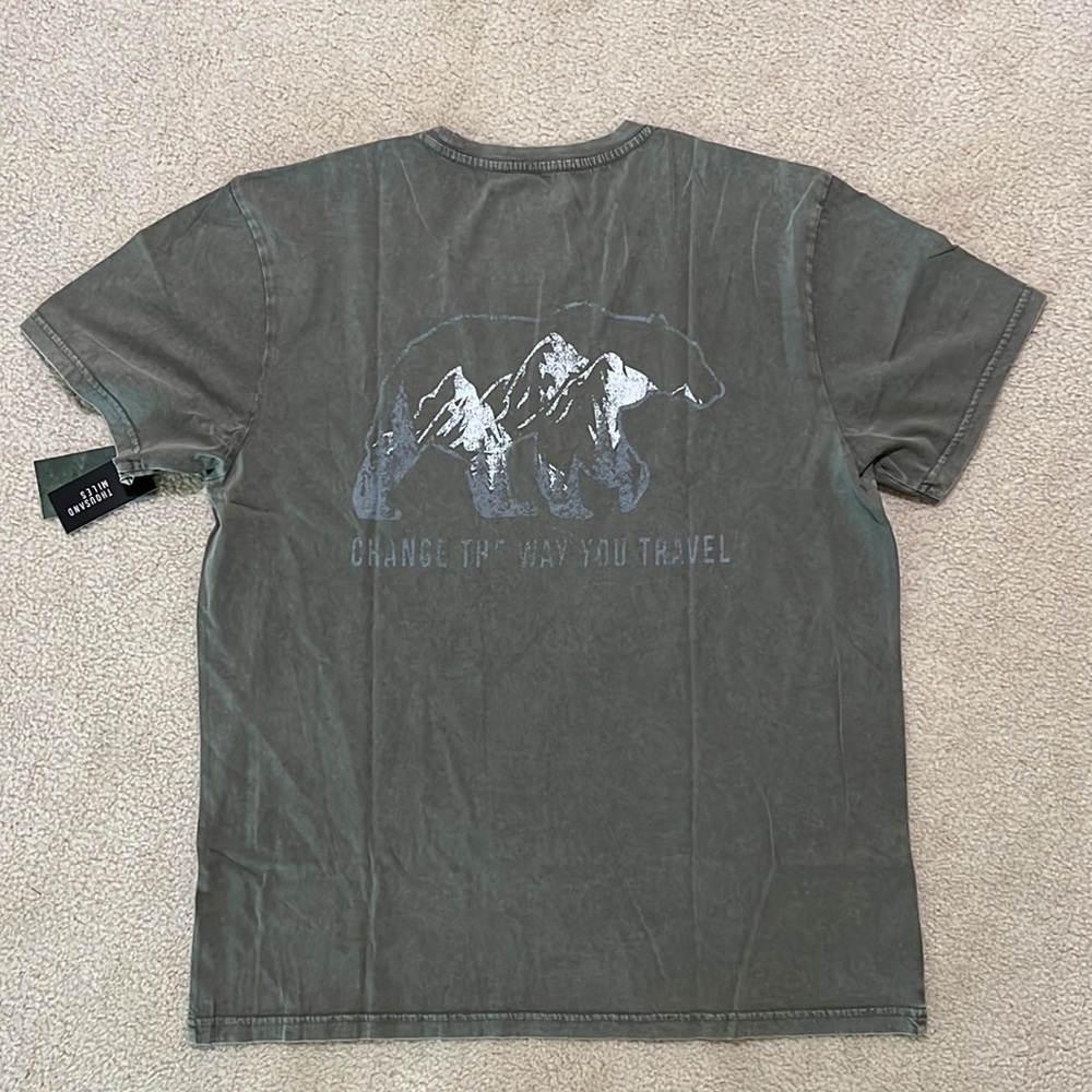 NWT gray vintage wash “Change the way you travel” bear and mountain T-shirt